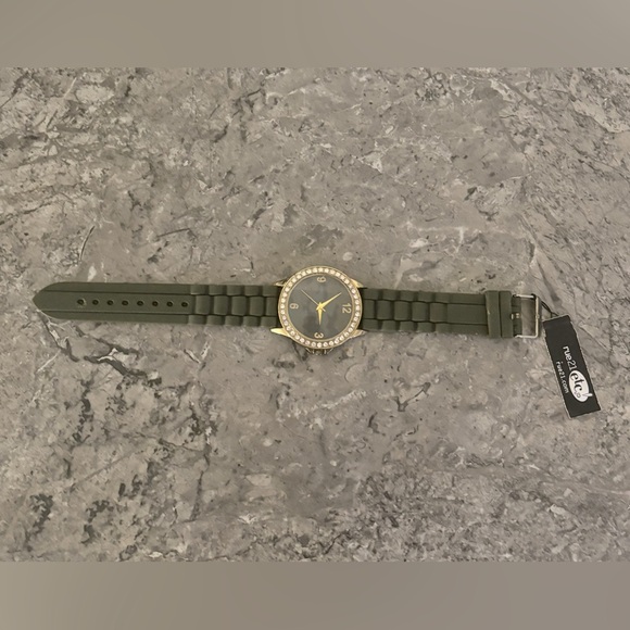 Rue21 Camouflage Green Fashion Watch - Picture 2 of 6